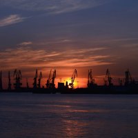 Закат в Бердянском порту :: Tatiana Kretova