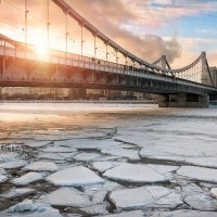 Крымский мост среди льдин :: Юлия Батурина