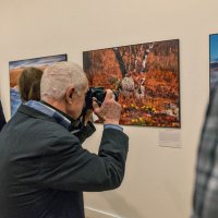 Ведь, если это настоящий фотограф, он непременно ловит  интересные мгновения! :: Ирина Данилова