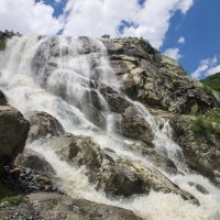 Алибекский водопад, июнь :: Наталья Федорова