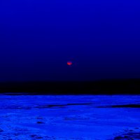 Закат красной луны над полуостровом Песчанный синим утром :: Дмитрий Проскурин