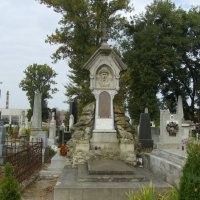 Старое  кладбище  в  Черновцах :: Андрей  Васильевич Коляскин