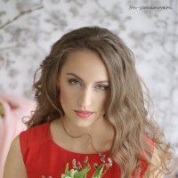 девушка в красном :: Анастасия Герасимова