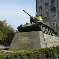Памятный  танк  в  Черновцах :: Андрей  Васильевич Коляскин
