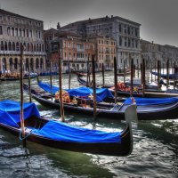 гондолы на канале в Венеции :: Николай Милоградский