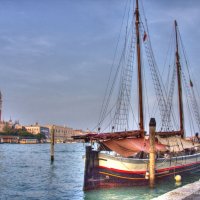 Яхта около одного из островов Венеции :: Николай Милоградский