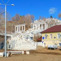 Весна в городе. Спуск к Уралу (вид с восточной стороны). :: Elena Izotova