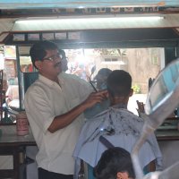 парикмахер за работой Индия :: maikl falkon 