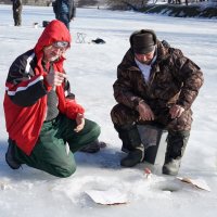 Рыбаки на пруду зимой :: Svetlana Shalatonova