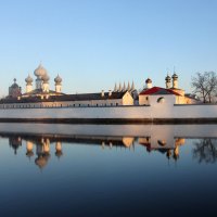 Тихвинский монастырь как в еркале :: Галина Приемышева