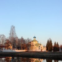 Тихвинский монастырь как в зеркале на закате :: Галина Приемышева
