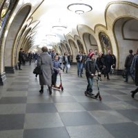 Наперегонки (из серии "Московское метро") :: Михаил Зобов
