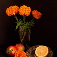 С оранжевыми цветами и фруктами :: Алла Шапошникова