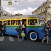 Парад ретро-транспорта в Петербурге :: Наталия Павлова