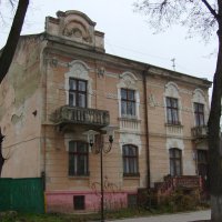 Жилой  дом  в  Ивано - Франковске :: Андрей  Васильевич Коляскин