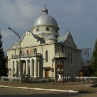 Греко - католический  храм  в  Богородчанах :: Андрей  Васильевич Коляскин