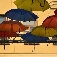 Аллея парящих зонтиков в Соляном переулке :: Андрей Вестмит
