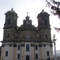 Бывший  римо - католический  храм  в   Городенке :: Андрей  Васильевич Коляскин