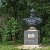 Памятник в музее-заповеднике Переславля-Залесского :: Сергей Цветков