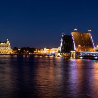 Развод Дворцового моста :: Valerii Ivanov