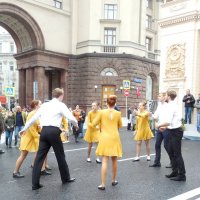 Танцы на Тверской. :: Мила 
