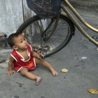 Таиланд. Бангкок. Малышка и большой велосипед :: Владимир Шибинский