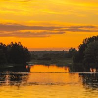 Летний закат на реке :: Сергей Тагиров