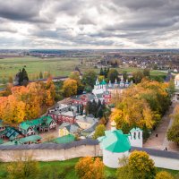 У стен монастыря :: Дмитрий Погодин