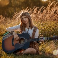Девушка с гитарой :: Юлия Соболева