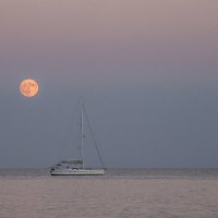 Восход Луны на Средиземном море :: Александр Творогов