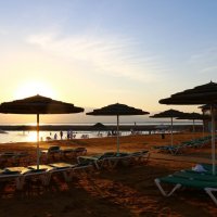 Рано утром на Мертвом море, солнце встает из-за гор Иордании :: vasya-starik Старик