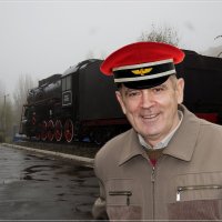 Tthe driver of the locomotive. :: Anatol L