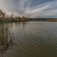 Осеннее озеро. :: Сергей Исаенко