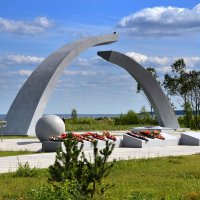 Памятник «Разорванное кольцо» на Дороге Жизни. :: Anna Gornostayeva