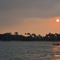 Закат в Унаватуна-Бич. Цейлон. Sunset at Unawatuna Beach. Ceylon. :: Юрий Воронов