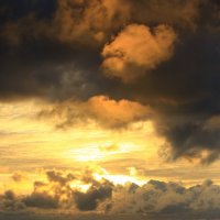 Облака на закате :: valeriy khlopunov