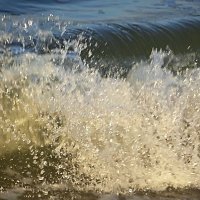 Крутая морская волна в кипящую бездну бросает себя... :: Маргарита Батырева