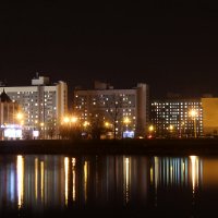 Отражение ночного города в холодной воде :: Александра Романова 