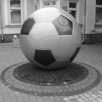 Символический   мяч   в   Ивано - Франковске :: Андрей  Васильевич Коляскин