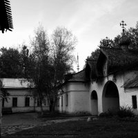 Монастырский дворик :: Sergey 