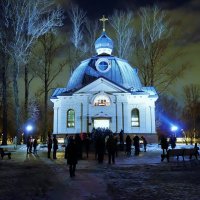 У Светлого Храма... :: Sergey Gordoff
