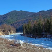 Река под ледяным панцырем :: Анатолий Иргл