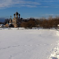 по дорожке и к храму :: Олег Лукьянов