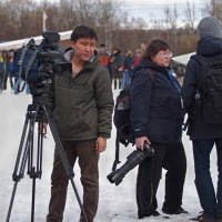 В Байкальске на горнолыжке - спуск в купальниках! :: Александр Попов