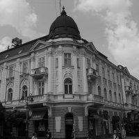 Административное   здание  в   Ивано - Франковске :: Андрей  Васильевич Коляскин