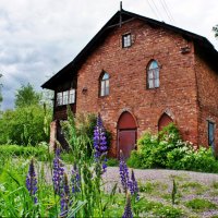 Кирпичный дом в усадьбе "Приютино" :: Елена Павлова (Смолова)