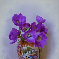 Тюльпаны в китайской вазе :: Nina Yudicheva