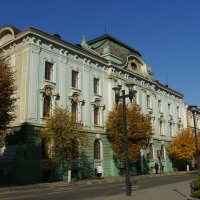 Адимнистративное   здание   в   Ивано - Франковске :: Андрей  Васильевич Коляскин