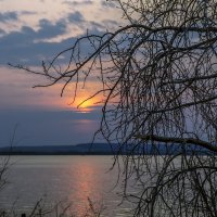 Апрельский вечер на водохранилище 2015 :: Юрий Клишин