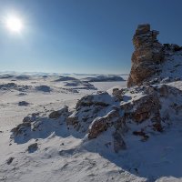 Солнце над ледяным панцырем Байкала :: Анатолий Иргл